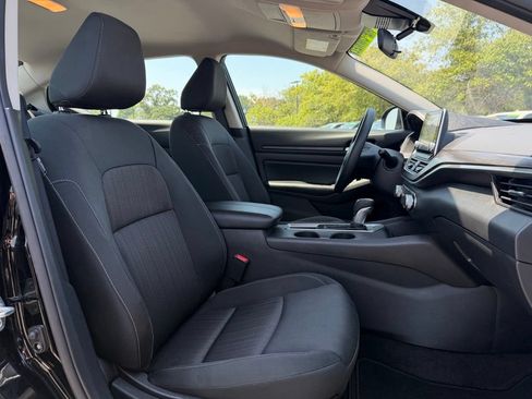 Used 2025 Nissan Altima 2.5 SV FWD image 32