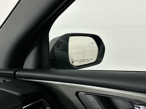 Used 2025 Chevrolet Traverse LT image 25