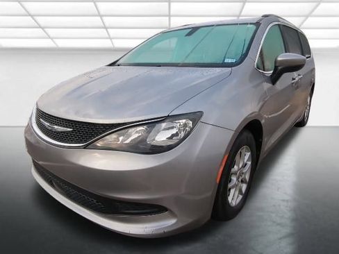 Used 2021 Chrysler Voyager Lxi image 3