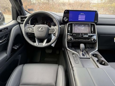 New 2026 Lexus LX 700h Luxury image 8