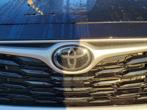 Used 2024 Toyota Highlander XLE image 8