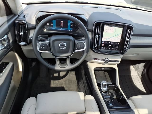 Used 2025 Volvo XC40 B5 Plus w/ Protection Package Premier AWD/4WD image 17