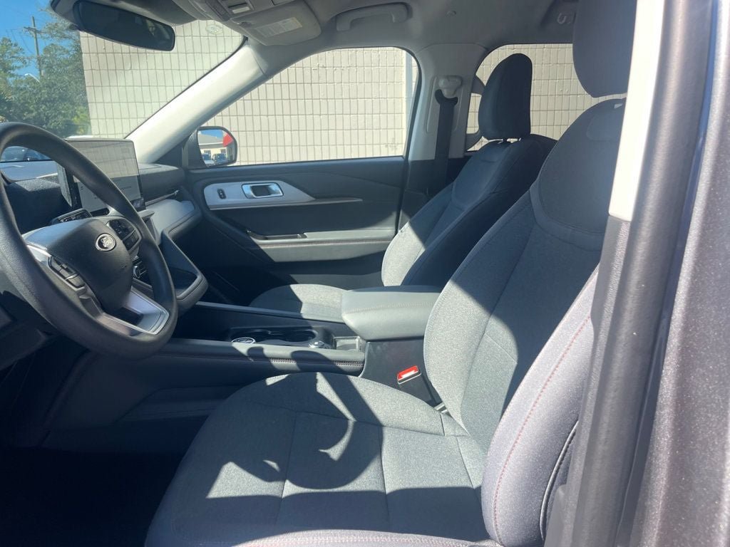 Used 2026 Ford Explorer Active RWD image 11