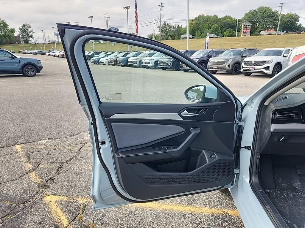 New 2026 Volkswagen Jetta SE FWD image 11