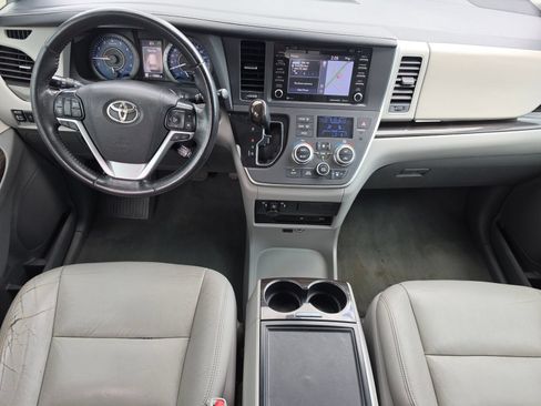 Used 2020 Toyota Sienna XLE Premium FWD image 10