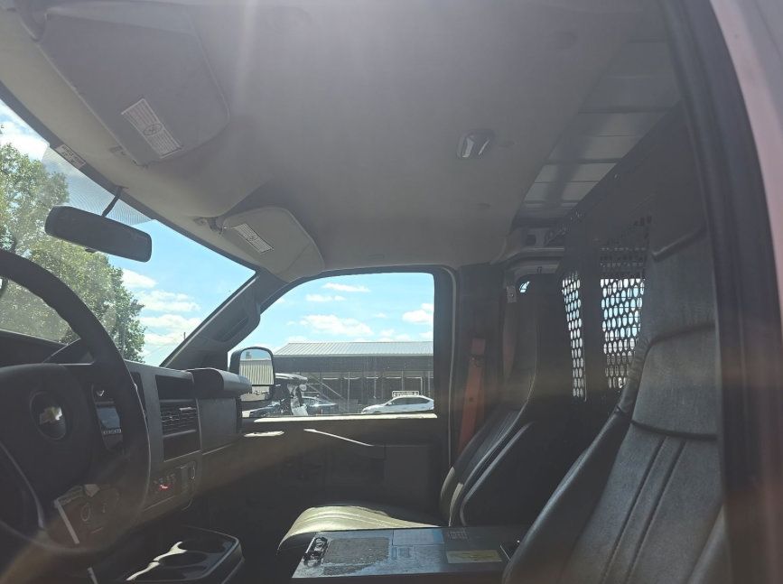 Used 2016 Chevrolet Express 2500 RWD image 2
