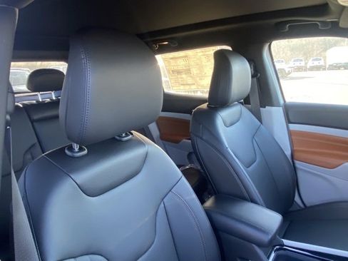 New 2024 Jeep Compass Limited w/ Elite Group image 32