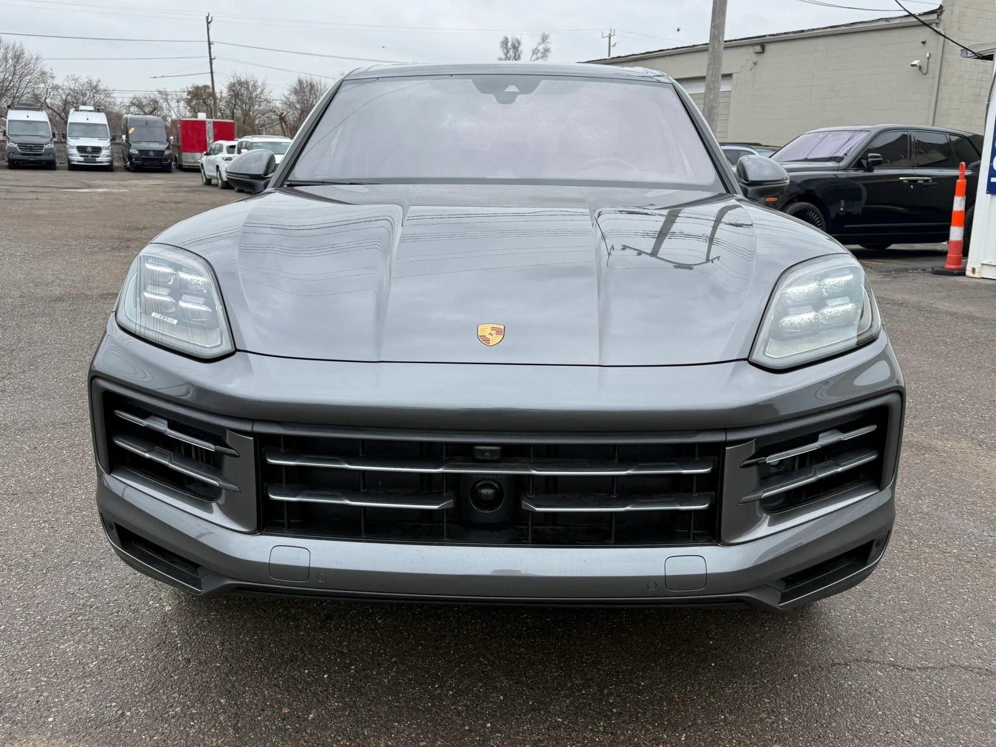 Used 2025 Porsche Cayenne E-Hybrid w/ Premium Package Plus AWD/4WD image 17