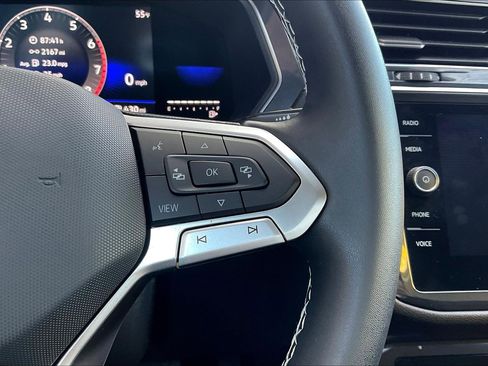 Used 2022 Volkswagen Tiguan SE image 11