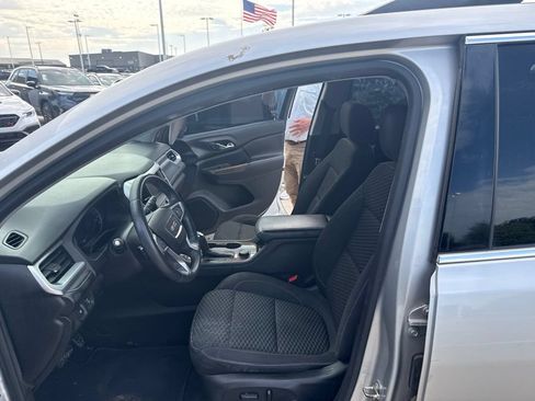 Used 2017 GMC Acadia SLE w/ Driver Alert Package I FWD image 3