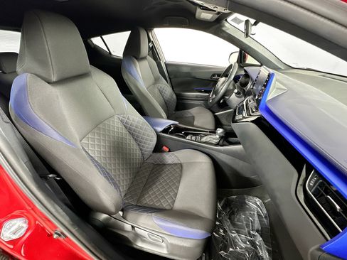 Used 2022 Toyota C-HR XLE FWD image 25
