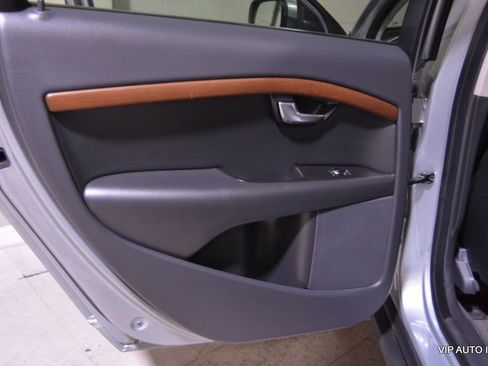 Used 2010 Volvo XC70 3.2 image 9