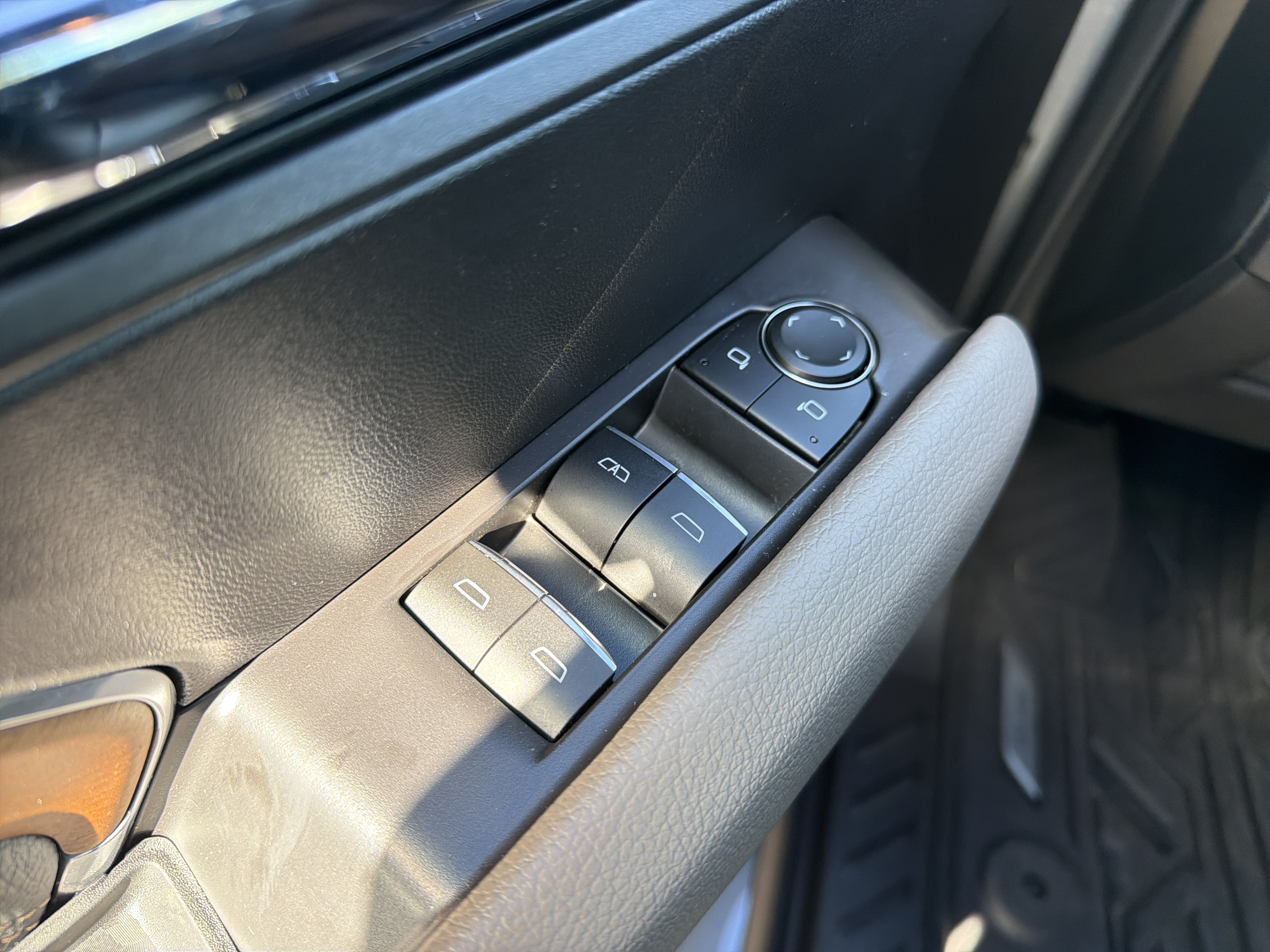 Used 2023 GMC Canyon Denali AWD/4WD image 15