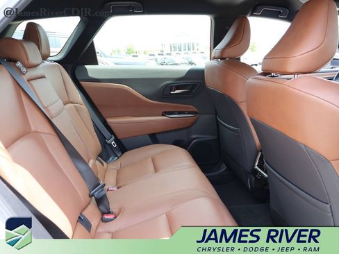 Used 2025 Toyota Crown Signia AWD/4WD image 11