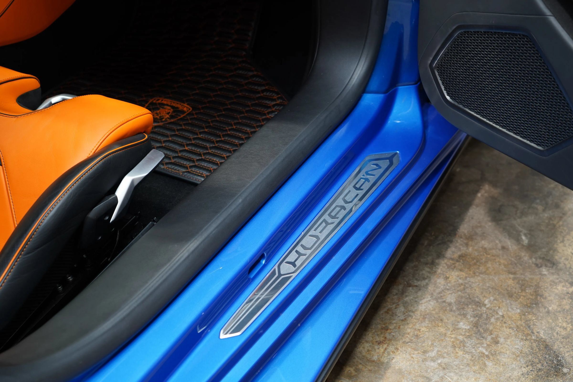 Used 2020 Lamborghini Huracan EVO RWD image 56