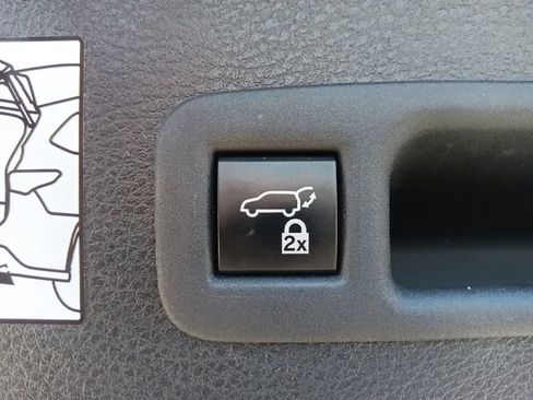 Used 2024 Toyota Sienna Limited FWD image 36