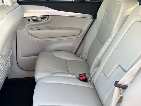 Used 2017 Volvo XC90 T6 Momentum w/ Vision Package image 11