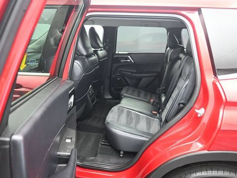 Used 2025 Mitsubishi Outlander AWD image 34