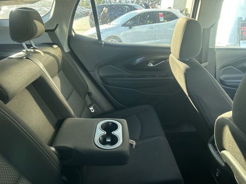 Used 2024 GMC Terrain SLE image 4