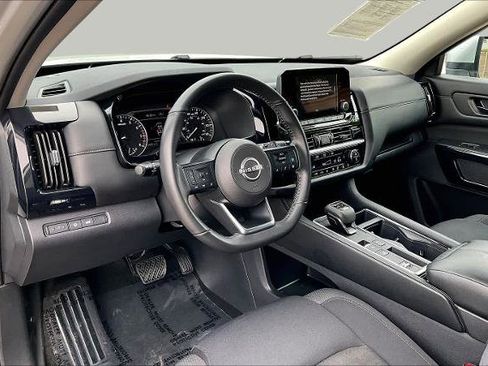 Certified 2025 Nissan Pathfinder SV FWD image 17