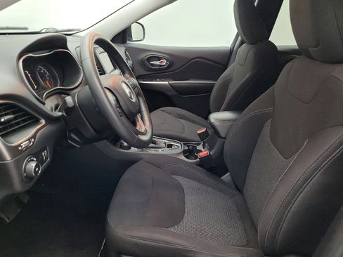 Used 2019 Jeep Cherokee Latitude w/ Popular Appearance Group image 17