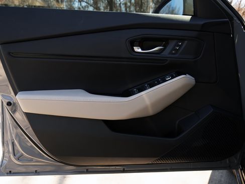 Used 2025 Honda Accord Touring image 38