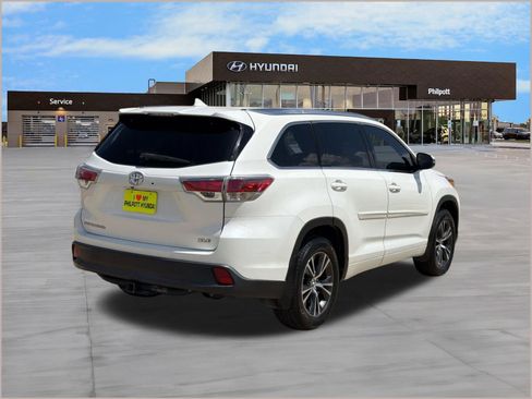 Used 2016 Toyota Highlander XLE FWD image 9