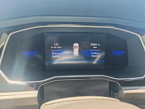Used 2022 Volkswagen Jetta SE w/ Panoramic Sunroof Package FWD image 12