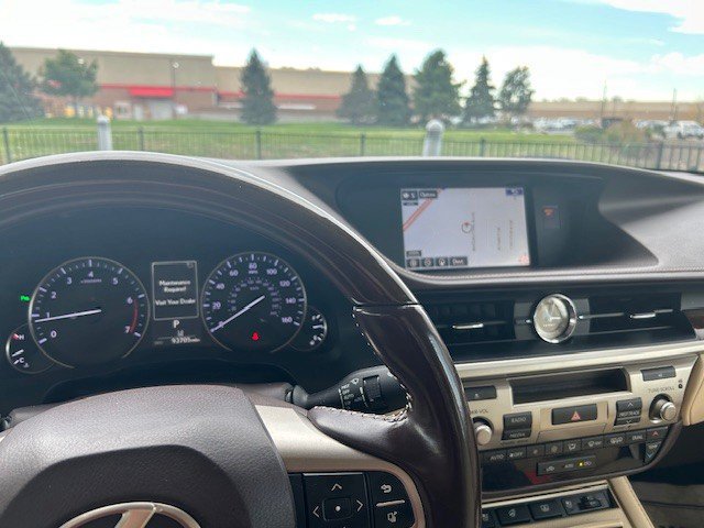 Used 2016 Lexus ES 350 w/ Luxury Package w/Wood Trim FWD image 4