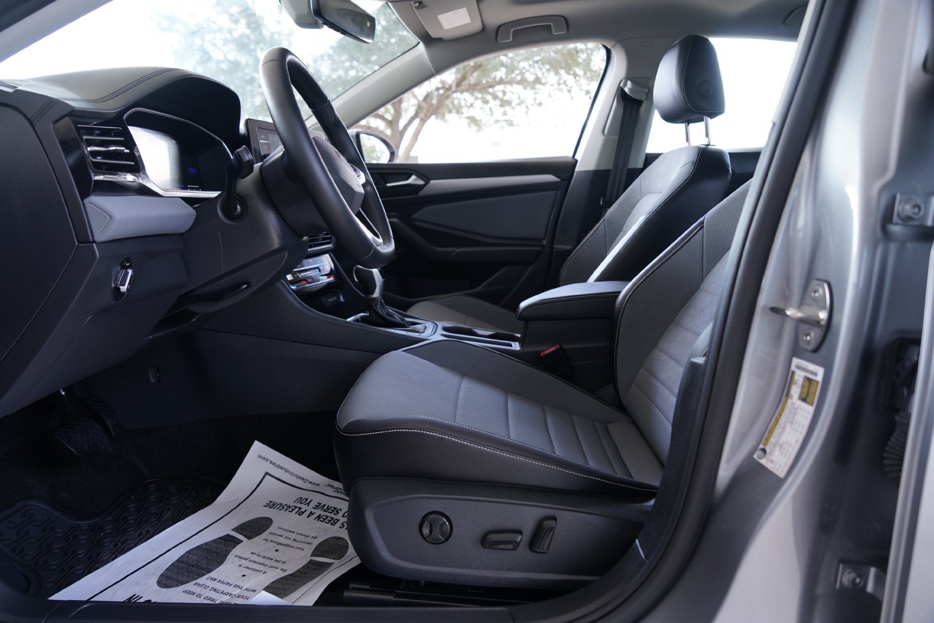 Certified 2026 Volkswagen Jetta SE FWD image 9
