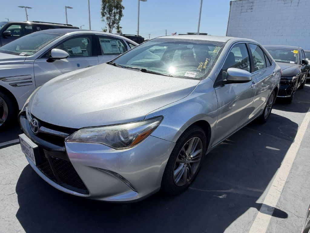 Used 2017 Toyota Camry SE FWD image 2