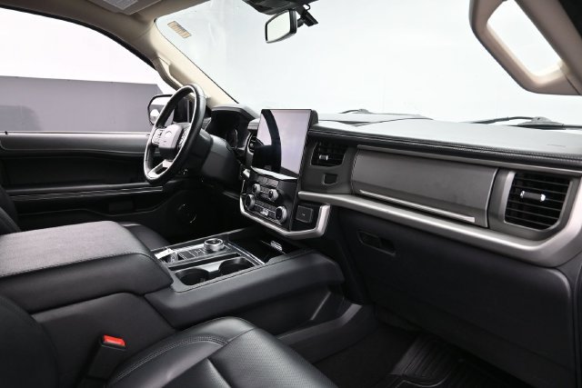 Certified 2024 Ford Expedition XLT RWD image 32