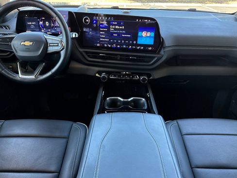 Used 2025 Chevrolet Silverado EV LT AWD/4WD image 21