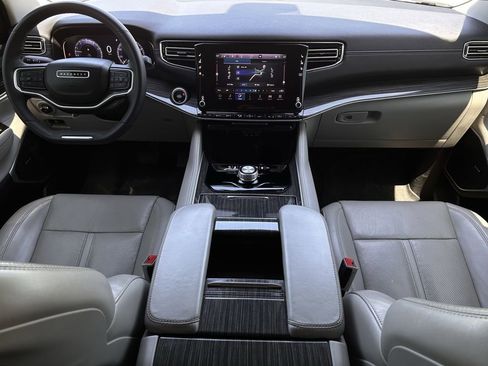 Used 2022 Jeep Wagoneer Series II RWD image 10