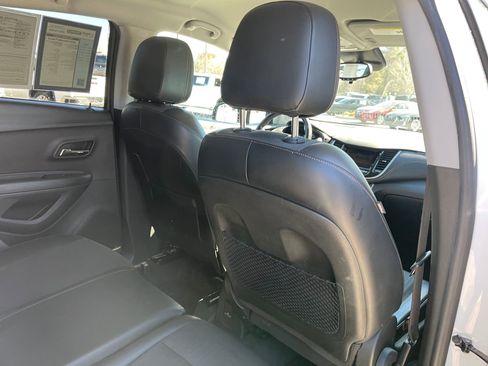 Used 2019 Chevrolet Trax LT w/ LT Convenience Package image 26