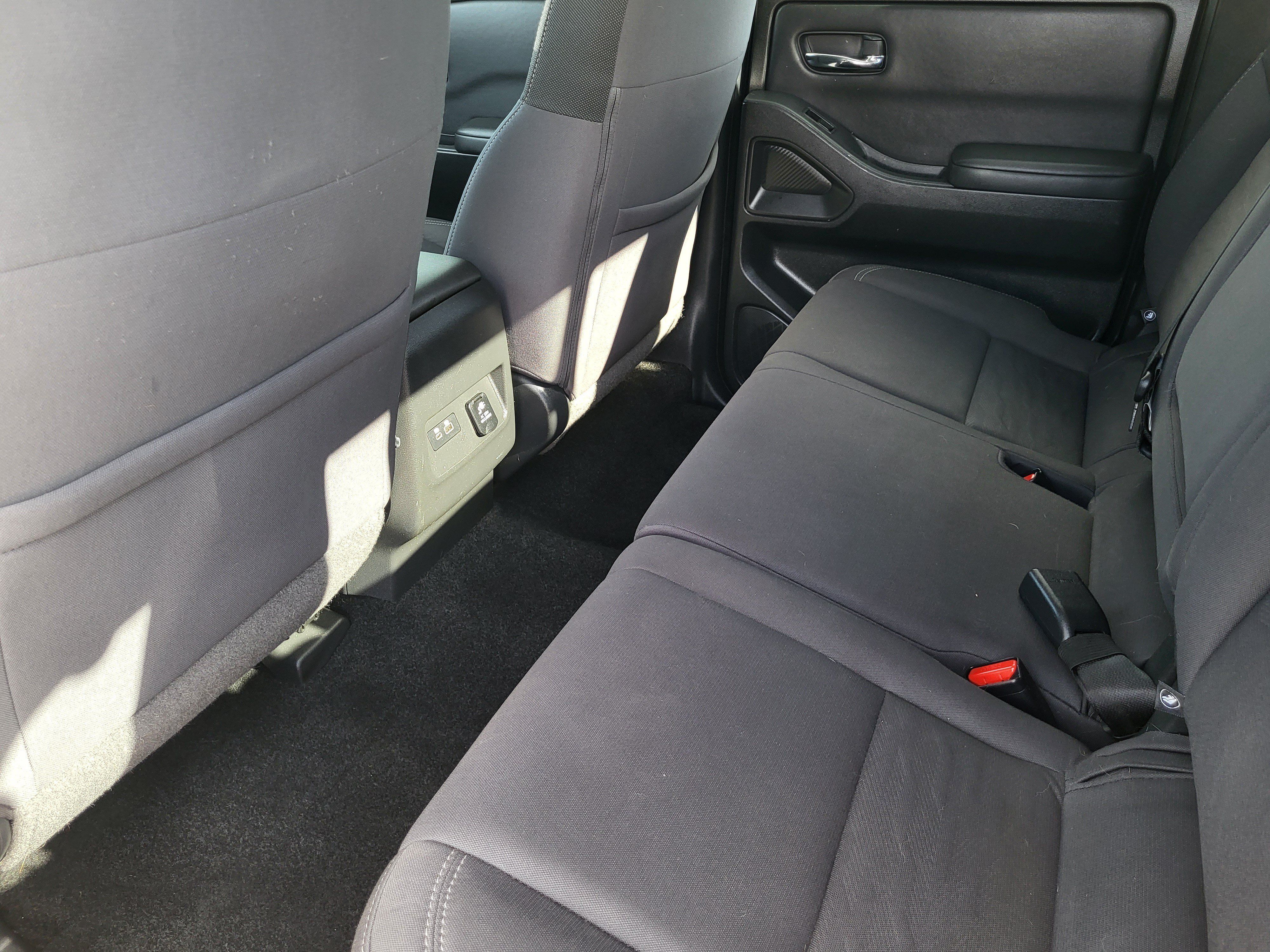 Certified 2022 Nissan Frontier SV RWD image 29