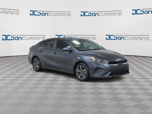 Used 2023 Kia Forte LXS w/ LXS Technology Package FWD image 2