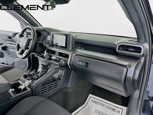 Used 2025 Toyota 4Runner SR5 AWD/4WD image 33