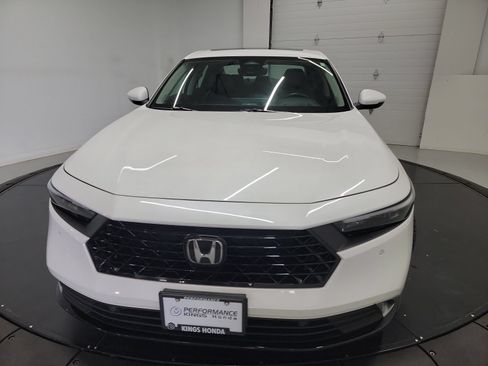 Used 2025 Honda Accord Touring image 2