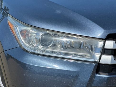 Used 2017 Toyota Highlander XLE AWD/4WD image 45