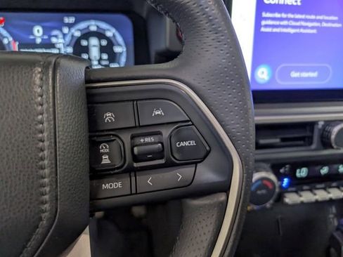 Used 2025 Toyota 4Runner TRD Off-Road Premium AWD/4WD image 18