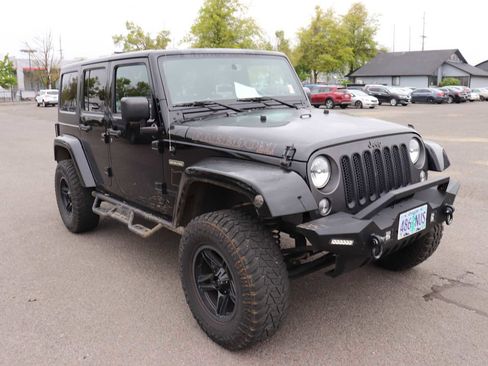 Used 2017 Jeep Wrangler Freedom Edition AWD/4WD image 3