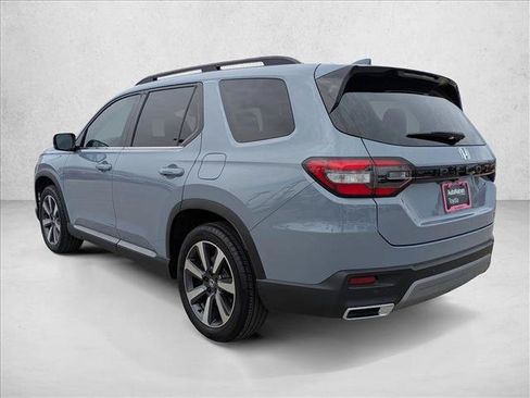 Used 2025 Honda Pilot Touring image 8