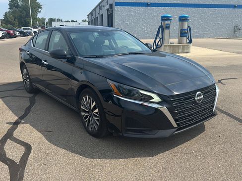 Used 2025 Nissan Altima 2.5 SV FWD image 7