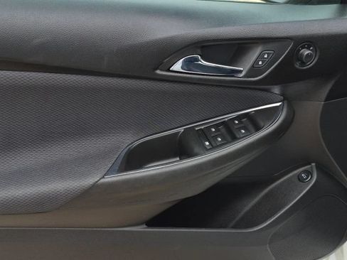 Used 2019 Chevrolet Cruze Sedan FWD image 10