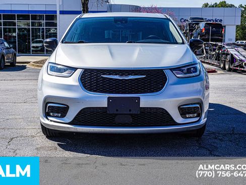 Used 2024 Chrysler Pacifica Touring-L FWD image 12