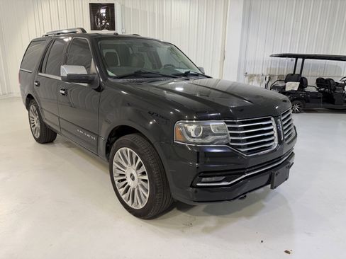 Used 2015 Lincoln Navigator 2WD w/ Equipment Group 101A Reserve image 8