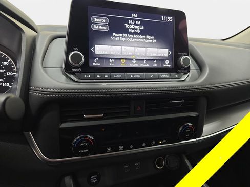 Used 2025 Nissan Rogue SV AWD/4WD image 19