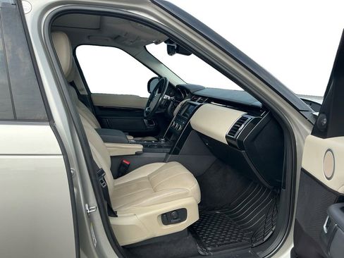 Used 2017 Land Rover Discovery SE image 22