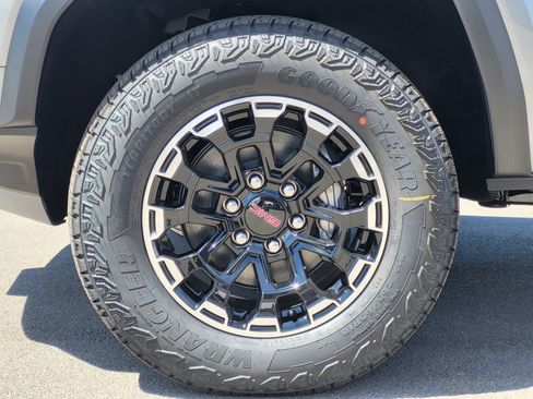 New 2026 GMC Canyon AT4 w/ Technology Plus Package AWD/4WD image 10